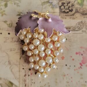Brooch Women Vintage Grape Cluster Pin Pearl Bead Purple Enamel Brooch